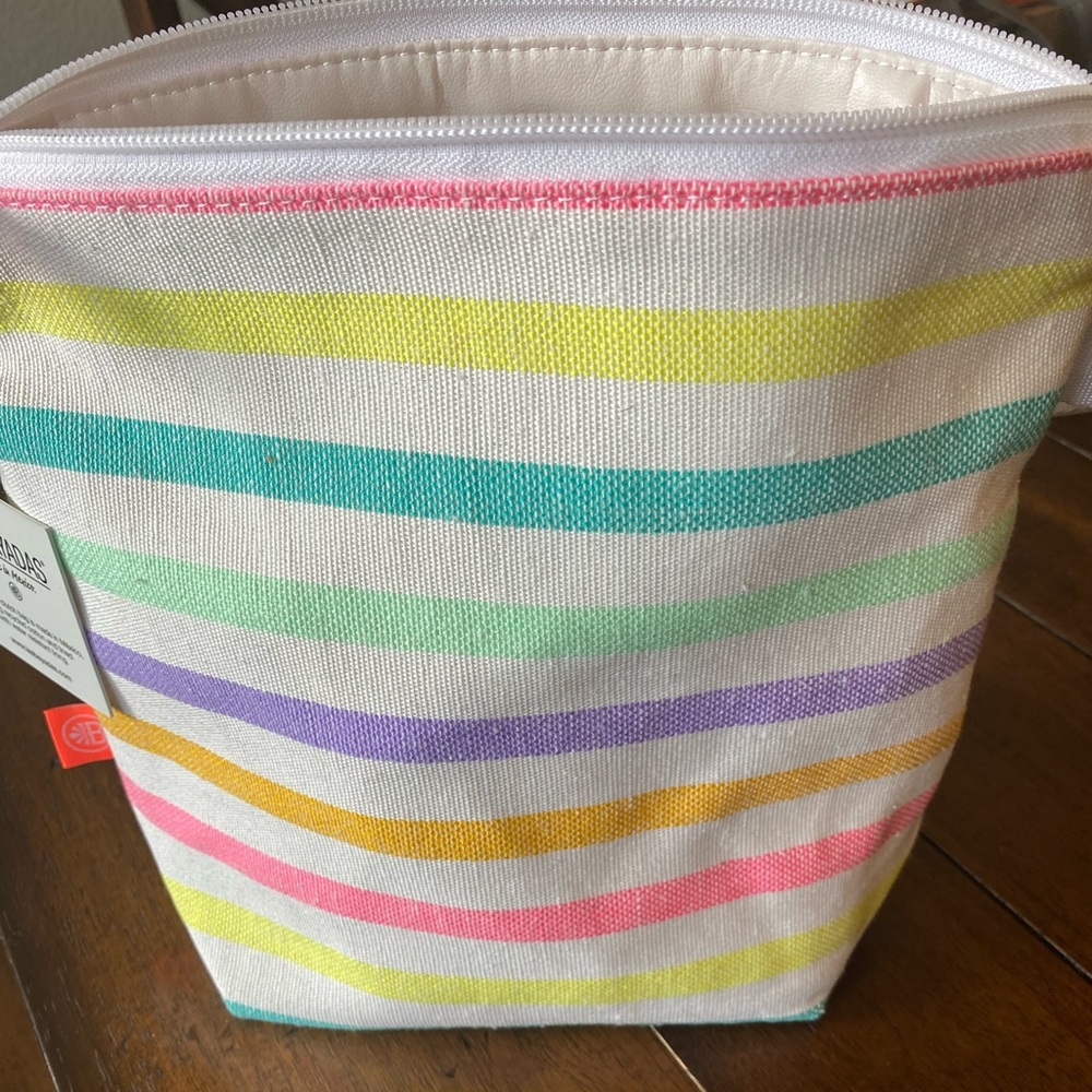 Recycled cotton makeup bag.